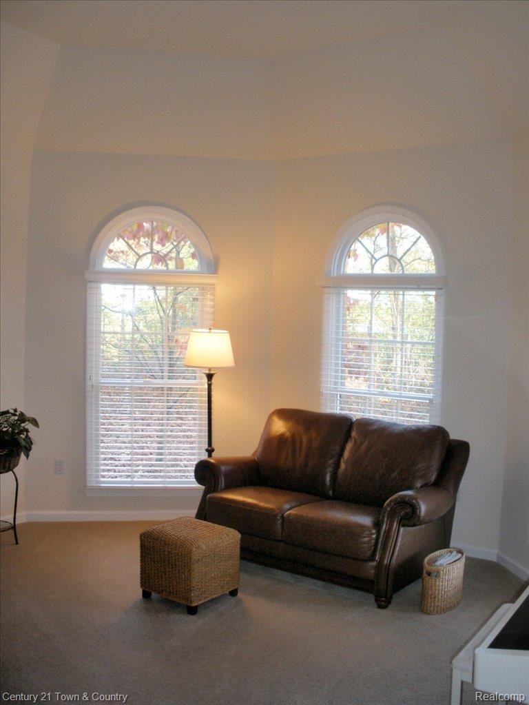 721 Timber Ridge Drive Highland, MI 48357 - Photo 9 of 25 Spacious den w/custom angles
