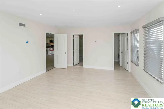 a view of livingroom with hardwood
