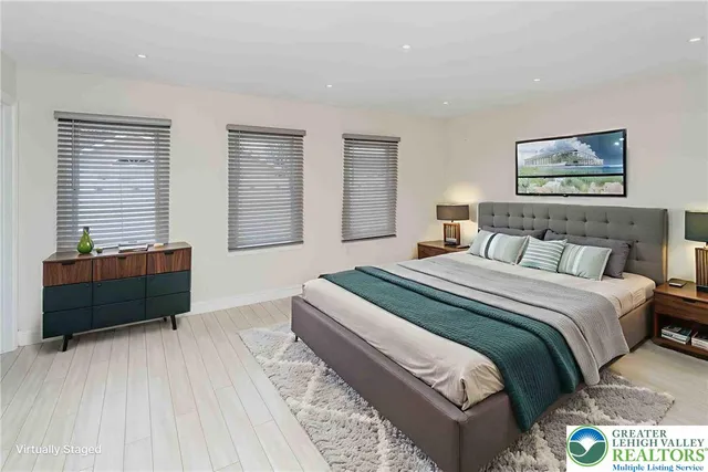 a view of a chairs and table in the back yard of a building