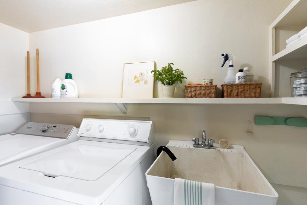275 Aptos School Road Aptos, CA 95003 - Photo 28 of 45 a utility room with dryer and washer