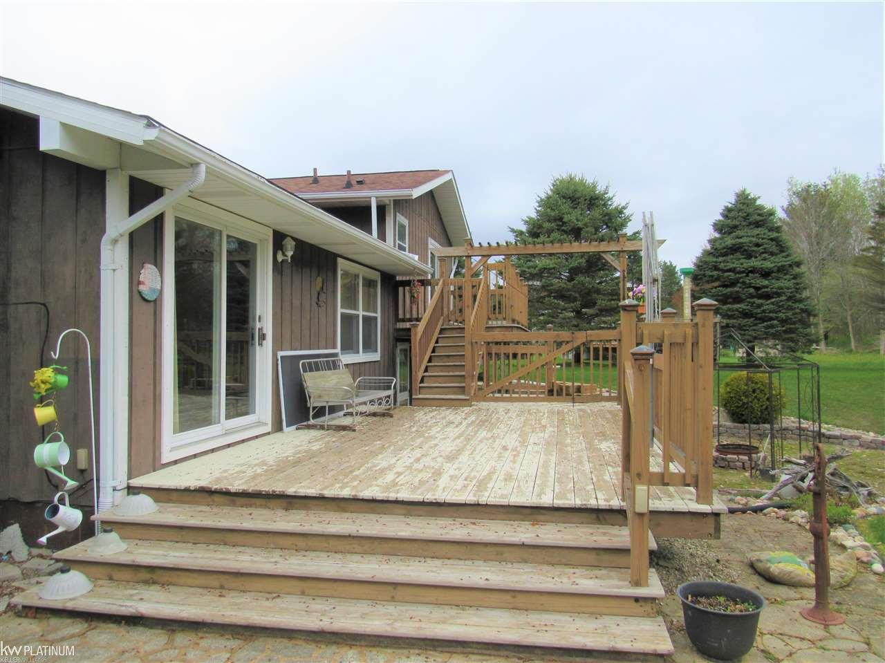 3675 Black River Road Croswell, MI 48422 - Photo 17 of 40 31379864-16.JPG