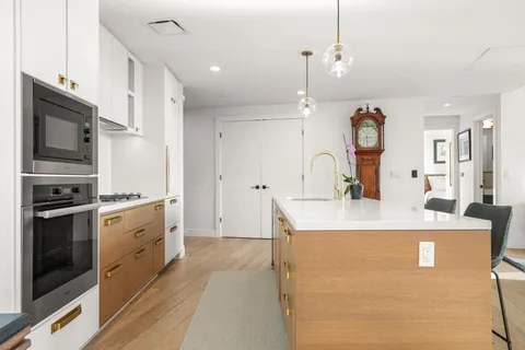 $1,395,000 | 70 Rainey Street, Unit 1908, Austin, TX 78701