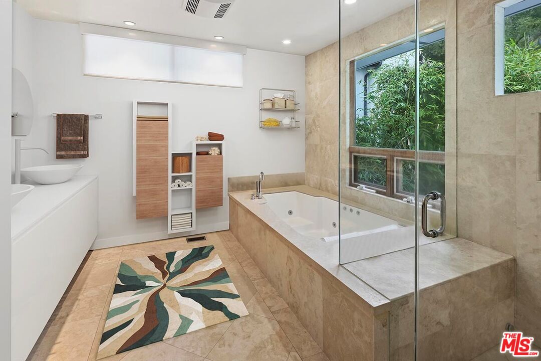 3600 Mandeville Canyon Road Los Angeles, CA 90049 - Photo 10 of 59