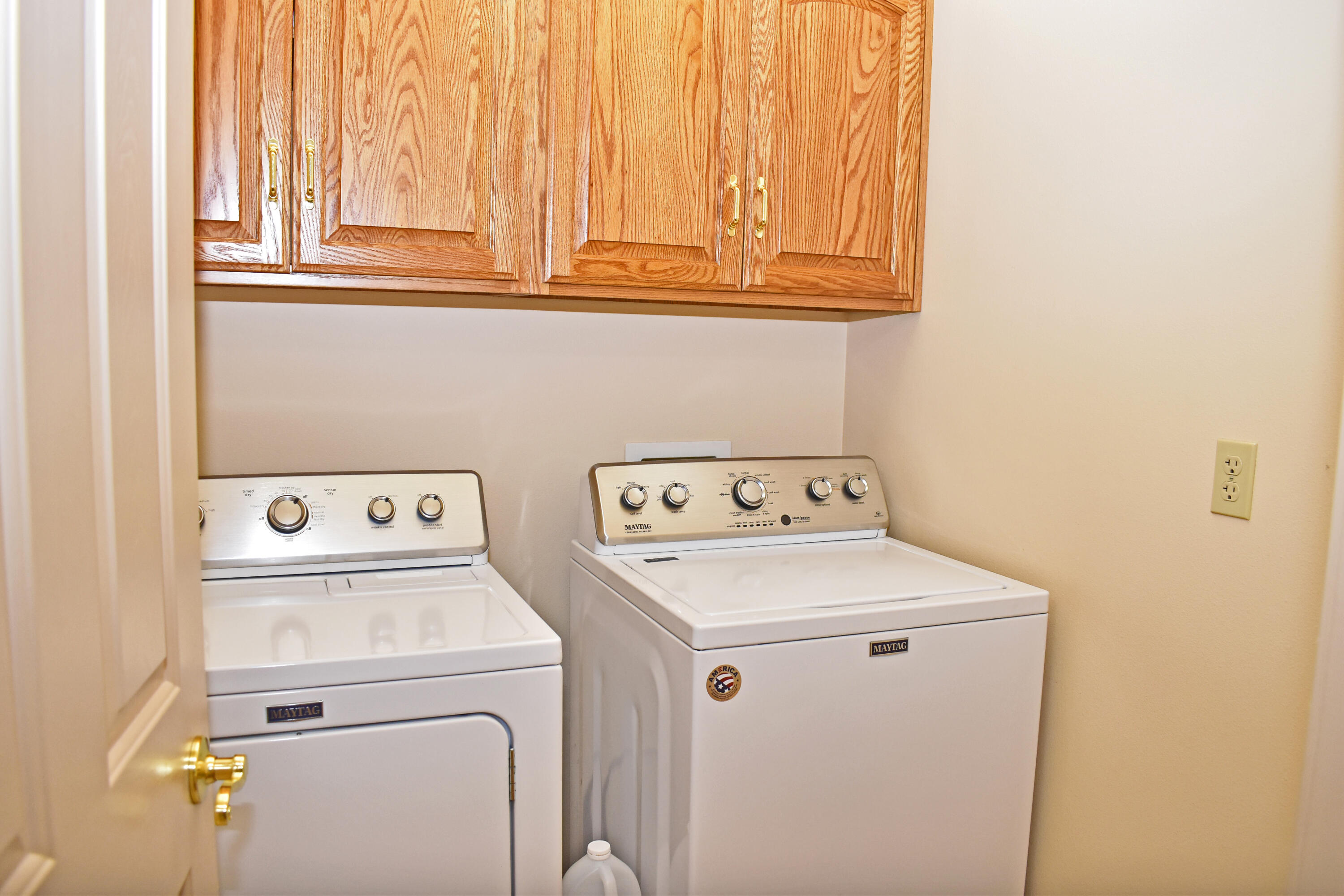 479 Quail Run Eagle Point, OR 97524 - Photo 26 of 51 Separate Laundry