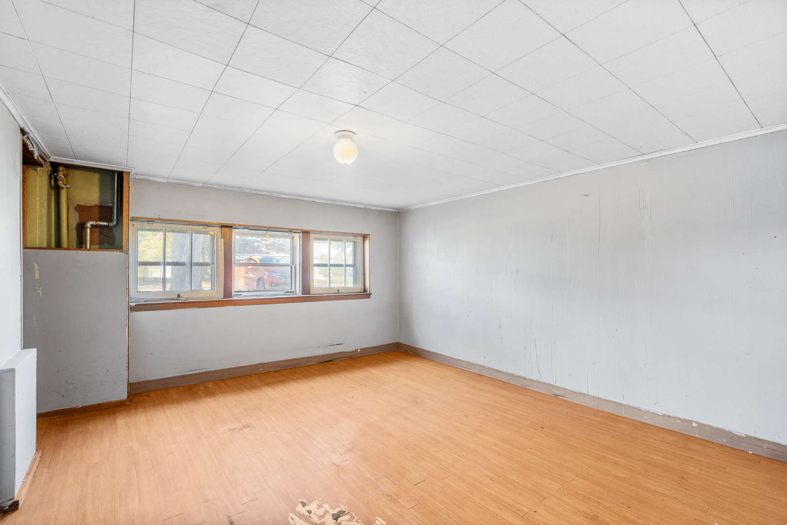 7845 45th Street Lyons, IL 60534 - Photo 21 of 31 an empty room with a empty space and windows