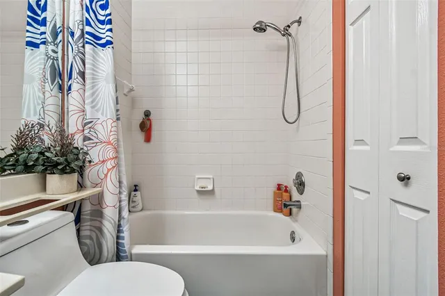 $1,900 | 4210 Caddie Drive East, Unit 202, Bradenton, FL 34203