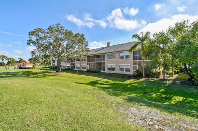 $1,900 | 4210 Caddie Drive East, Unit 202, Bradenton, FL 34203