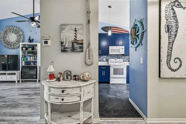 $1,900 | 4210 Caddie Drive East, Unit 202, Bradenton, FL 34203