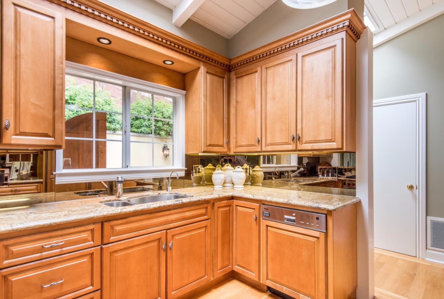 925 South Road Belmont, CA 94002 - Photo 7 of 22 Gallery Image 7