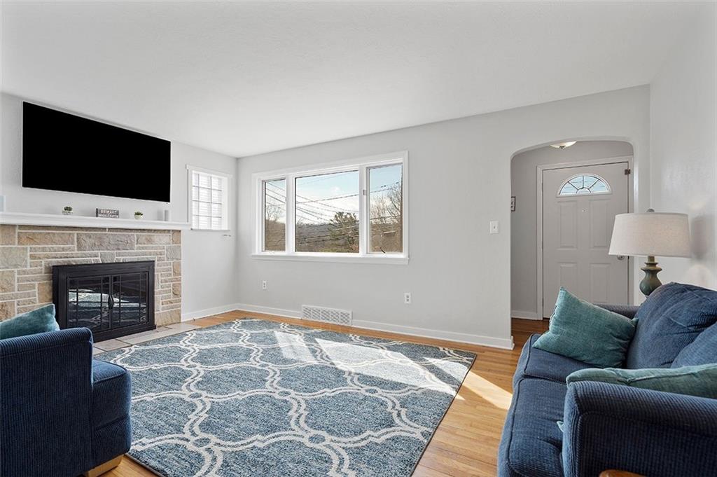 423 McClelland Road Canonsburg, PA 15317 - Photo 3 of 24 Gallery Image 3