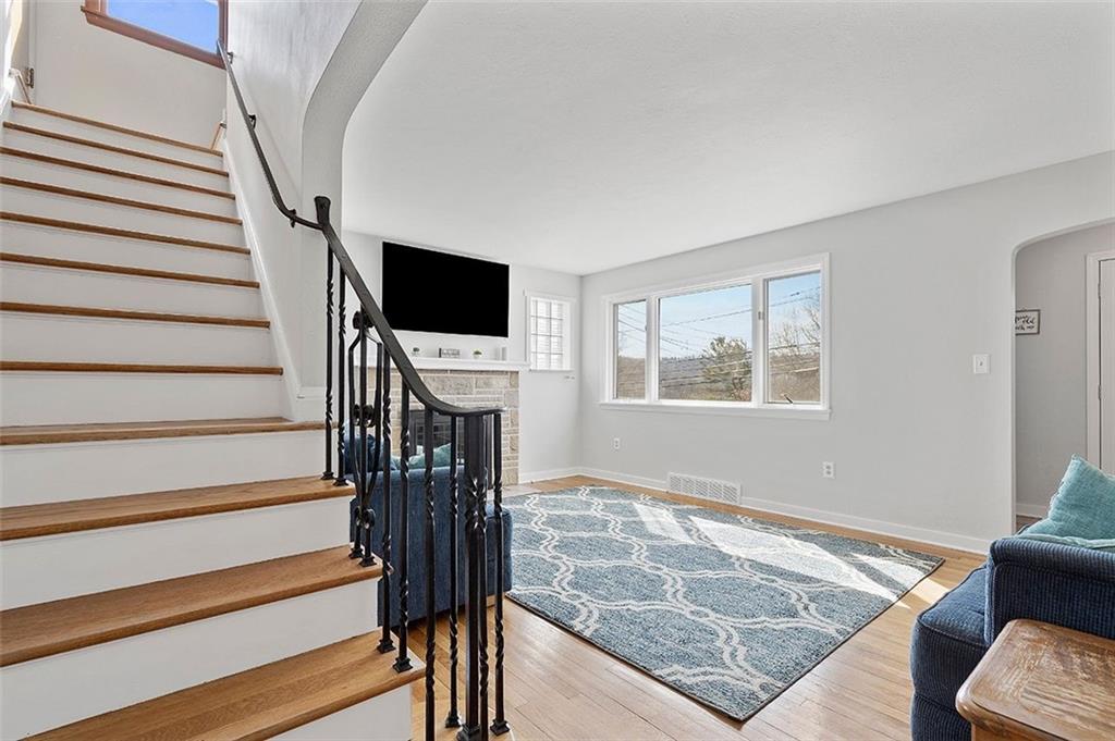 423 McClelland Road Canonsburg, PA 15317 - Photo 4 of 24 Gallery Image 4