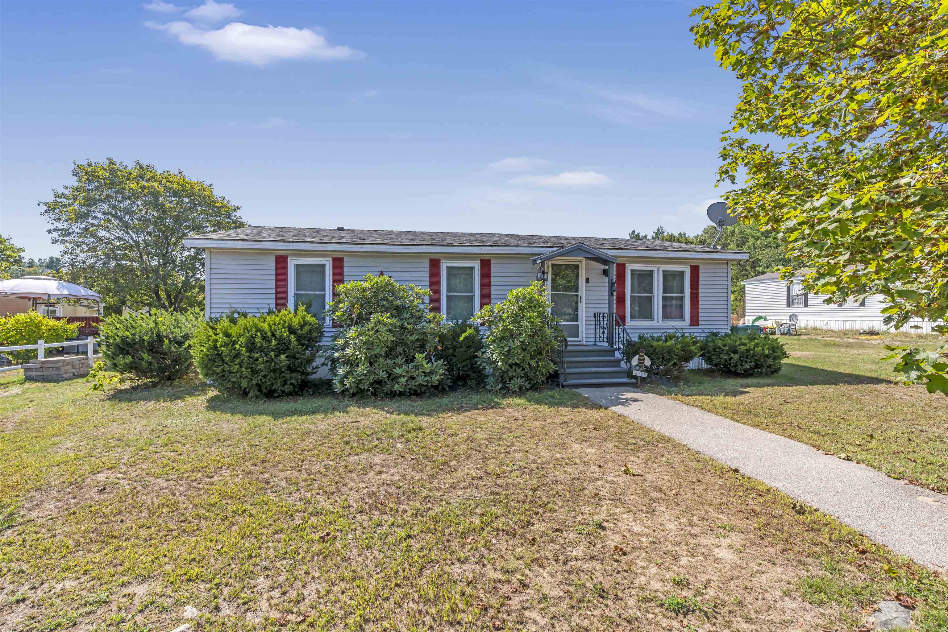 17 Wildflower Way Rochester, NH 03868 - Photo 2 of 24