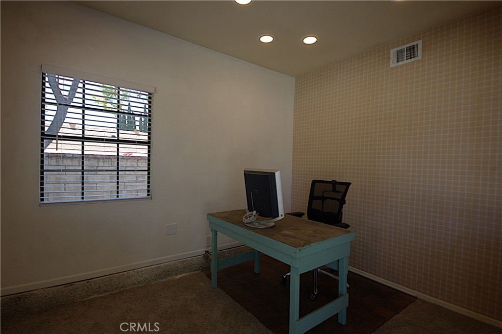 28015 Tupelo Ridge Drive Valencia, CA 91354 - Photo 26 of 41 Front Office/Storage/Gym, Workshop or Hobby/Work Room in garage