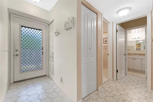 $169,000 | 206 Southeast 10th Street, Unit 303, Dania Beach, FL 33004