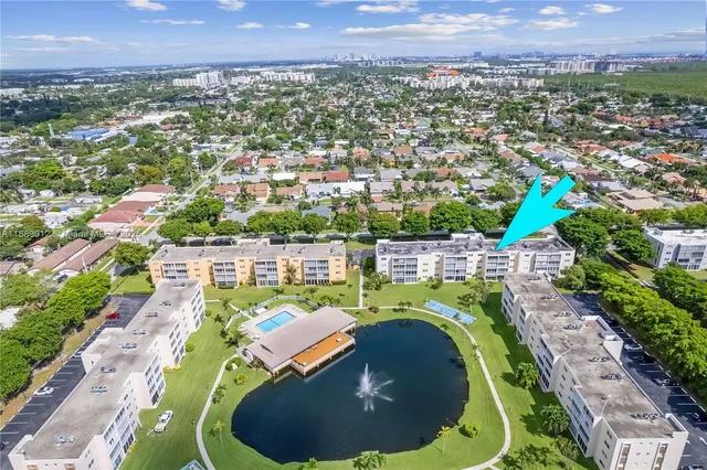 $169,000 | 206 Southeast 10th Street, Unit 303, Dania Beach, FL 33004