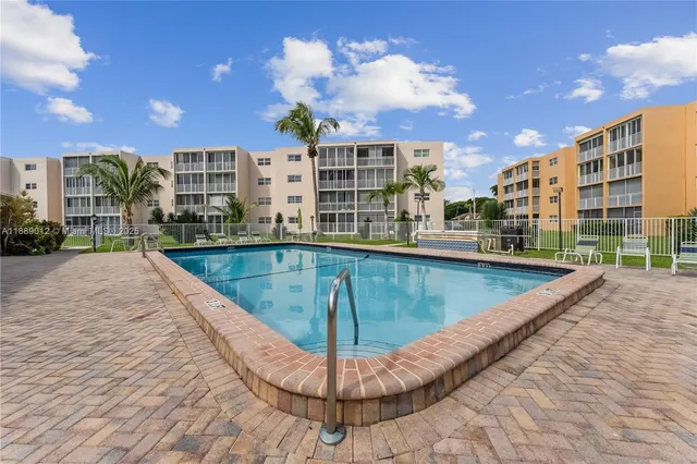 $169,000 | 206 Southeast 10th Street, Unit 303, Dania Beach, FL 33004