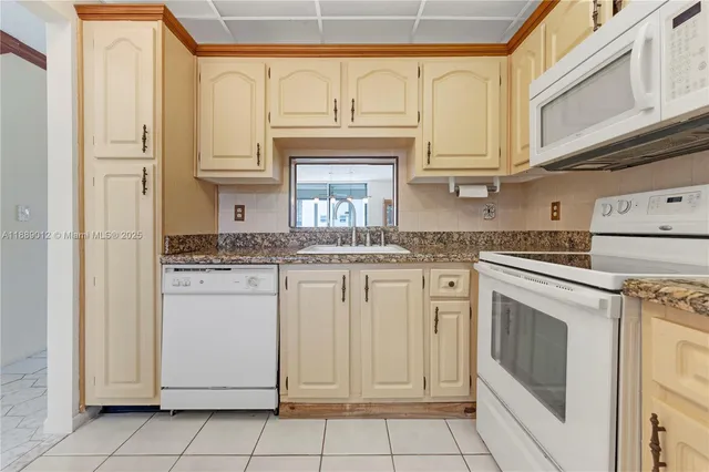 $169,000 | 206 Southeast 10th Street, Unit 303, Dania Beach, FL 33004