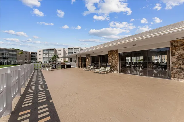 $169,000 | 206 Southeast 10th Street, Unit 303, Dania Beach, FL 33004