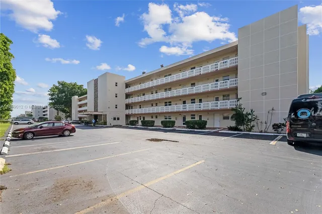 $169,000 | 206 Southeast 10th Street, Unit 303, Dania Beach, FL 33004