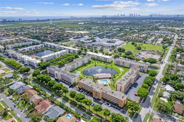 $169,000 | 206 Southeast 10th Street, Unit 303, Dania Beach, FL 33004