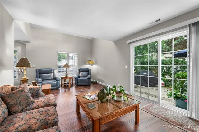 $386,500 | 1504 Laurel Oaks Drive, Streamwood, IL 60107