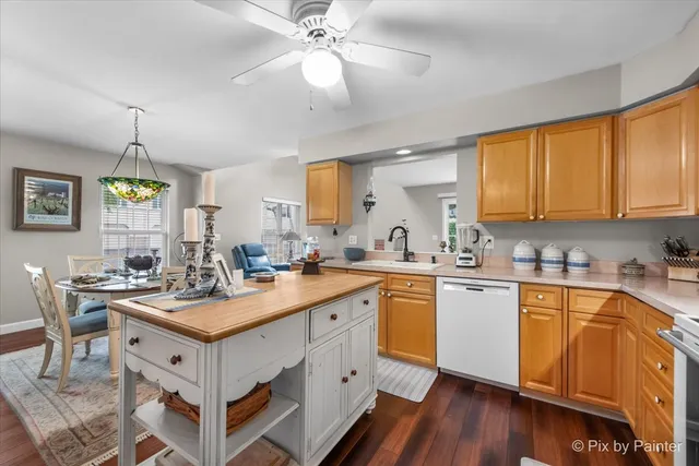 $386,500 | 1504 Laurel Oaks Drive, Streamwood, IL 60107