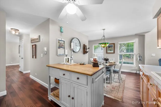 $386,500 | 1504 Laurel Oaks Drive, Streamwood, IL 60107