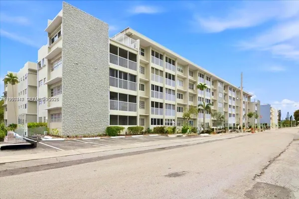 $100,000 | 330 Southeast 2nd Street, Unit 101G, Hallandale Beach, FL 33009