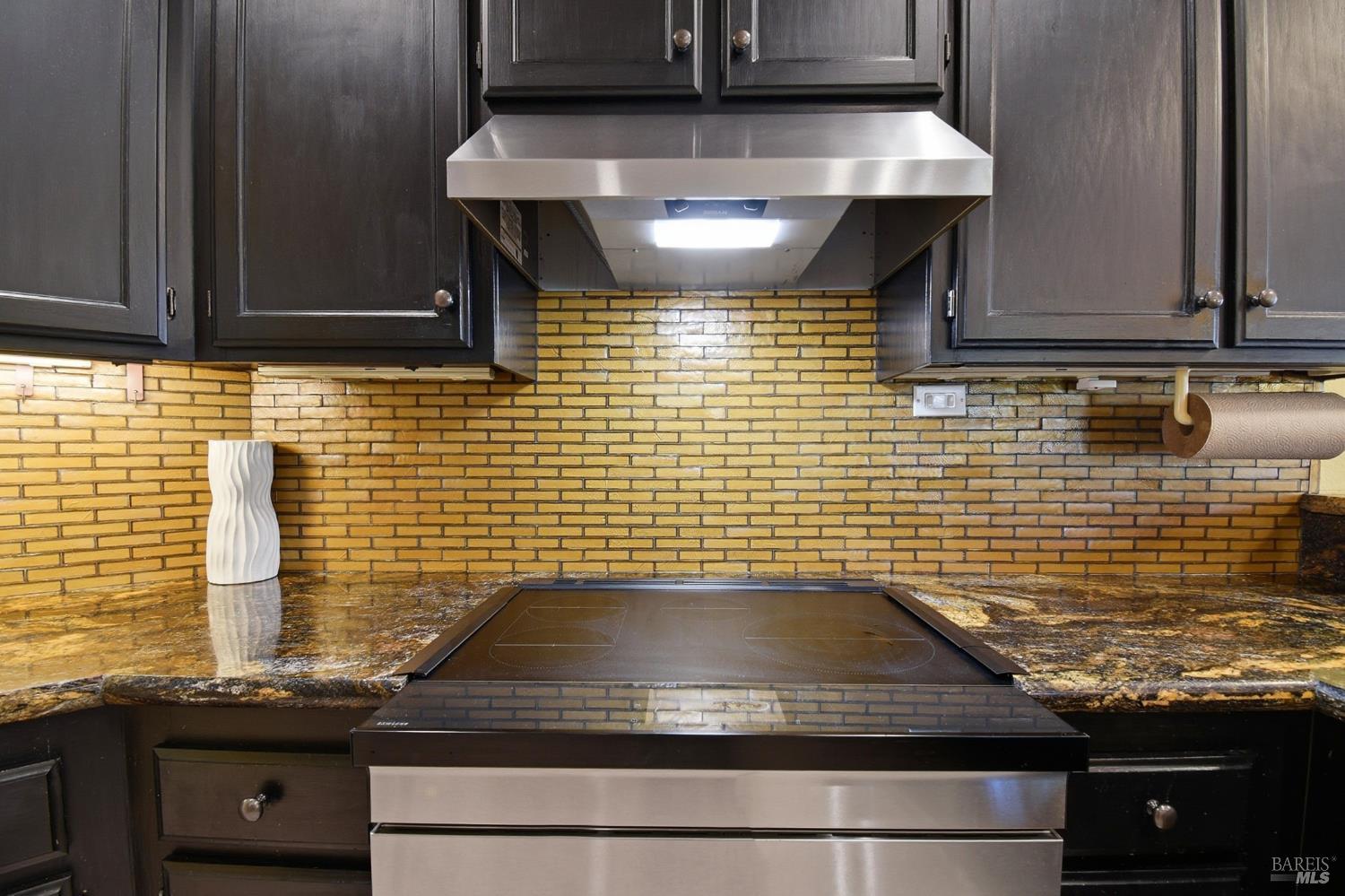 5828 Owl Hill Avenue Santa Rosa, CA 95409 - Photo 14 of 39 a view of granite counter top