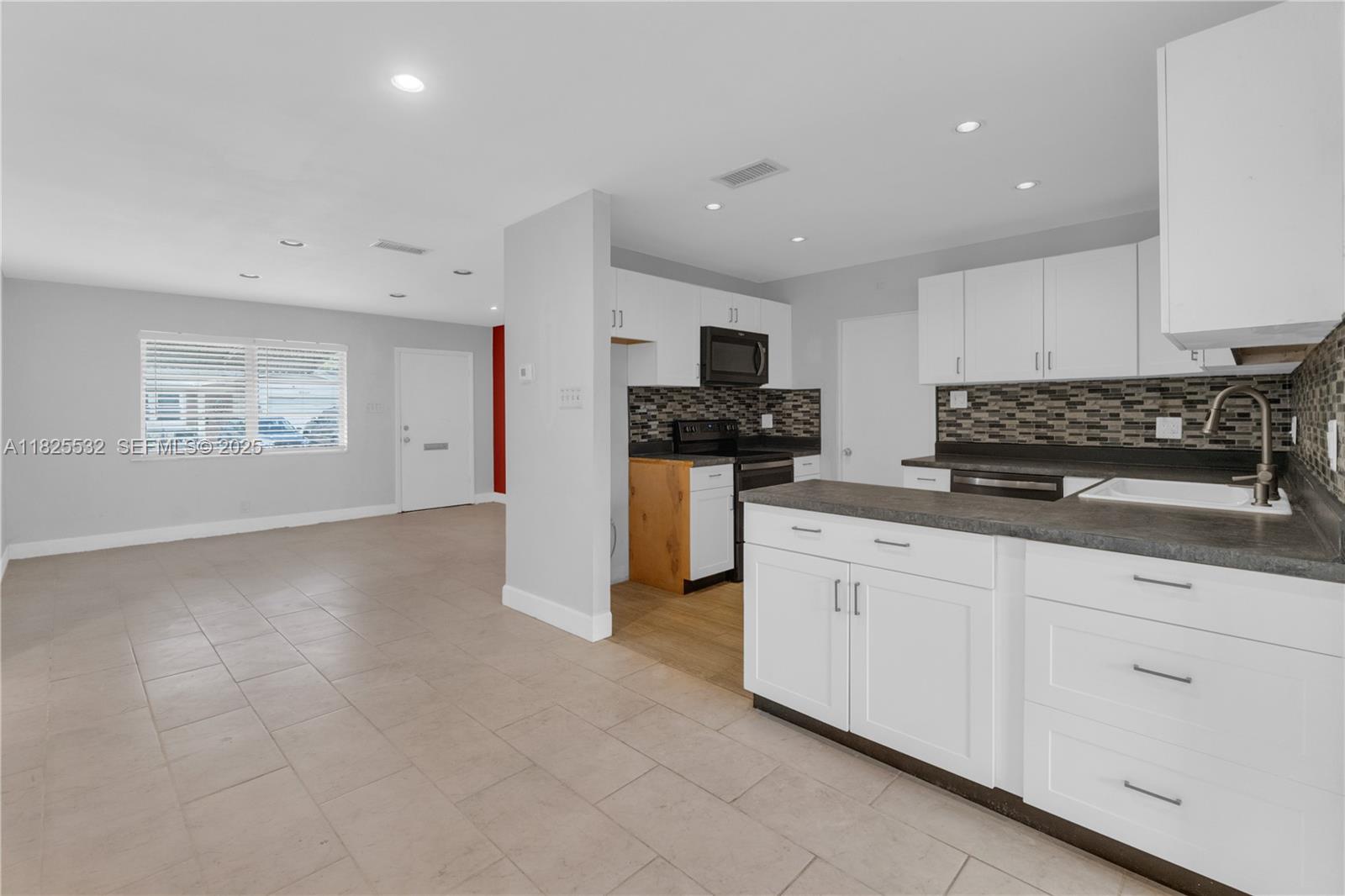 6915 Northwest 17th Street Margate, FL 33063 - Photo 3 of 53