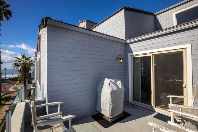 a view of a entryway door of the house