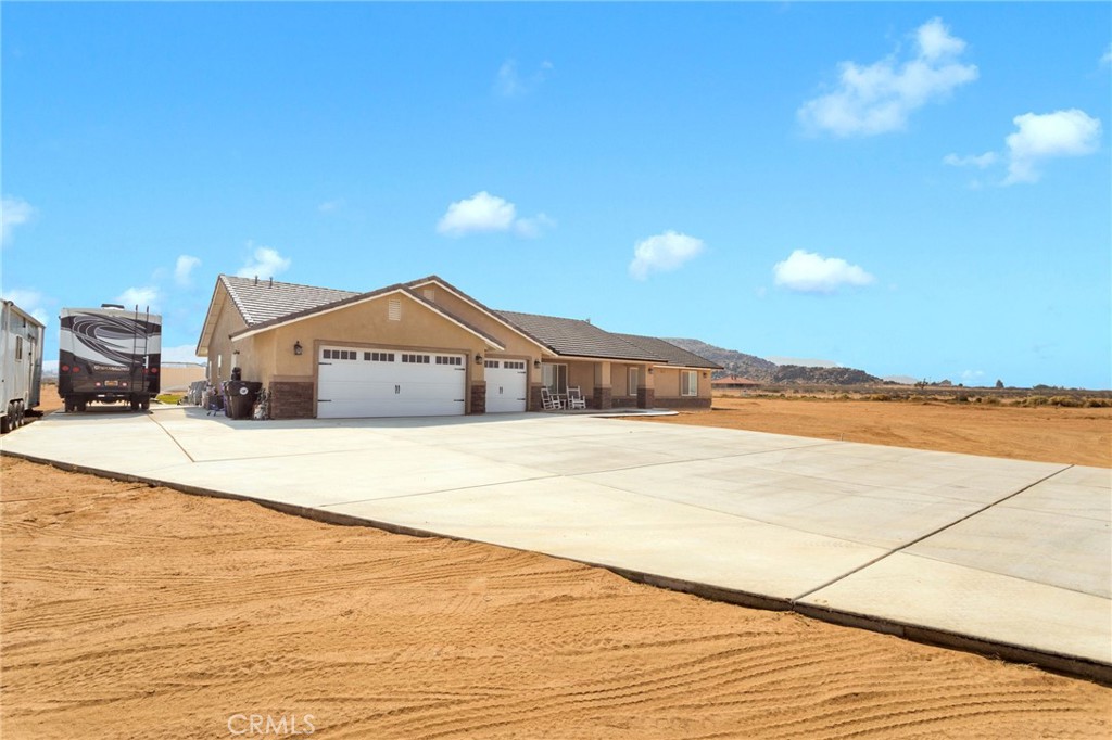 14825 Pela Road Apple Valley, CA 92307 - Photo 2 of 44