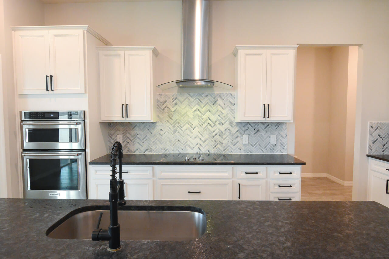 902 Foal Point Oviedo, FL 32765 - Photo 11 of 35 a kitchen with granite countertop a sink and cabinets