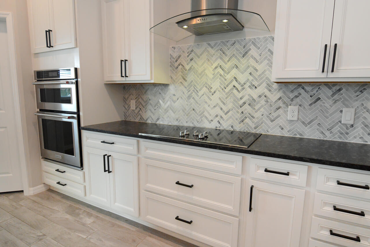 902 Foal Point Oviedo, FL 32765 - Photo 14 of 35 a kitchen with granite countertop white cabinets and stainless steel appliances