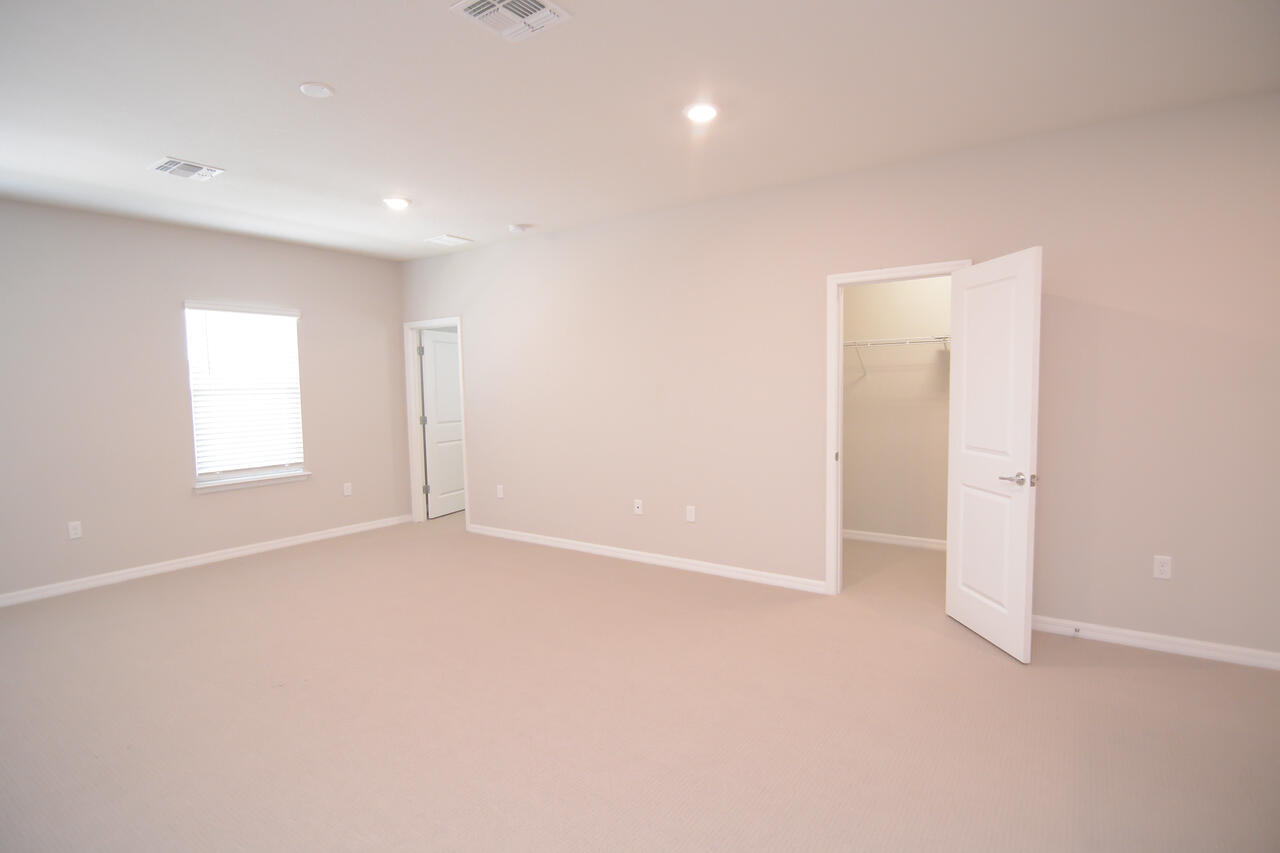 902 Foal Point Oviedo, FL 32765 - Photo 30 of 35 an empty room with windows and closet