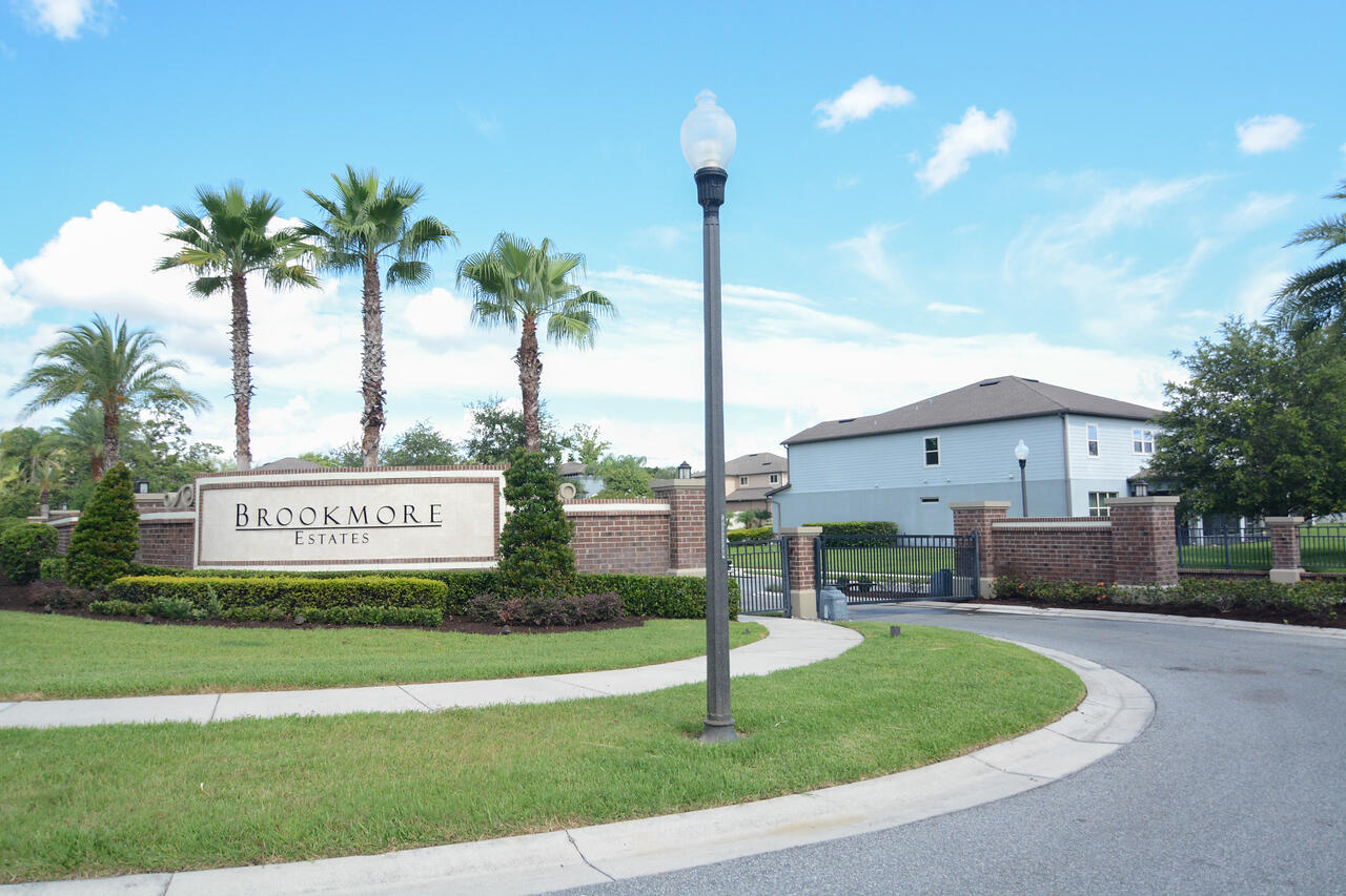 902 Foal Point Oviedo, FL 32765 - Photo 35 of 35 a sign on the side of the road