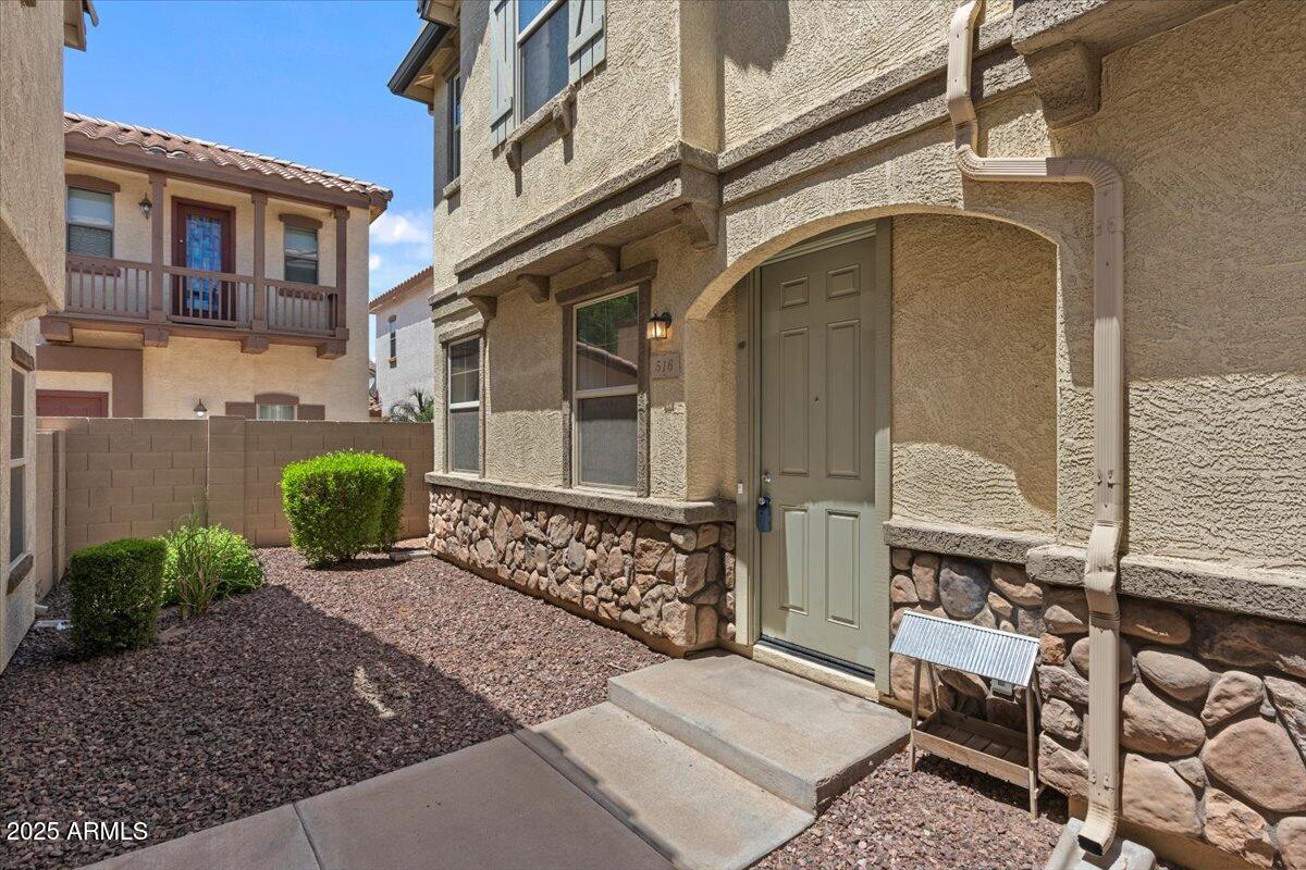 516 North Ranger Trail Gilbert, AZ 85234 - Photo 1 of 34 Front of home and entry