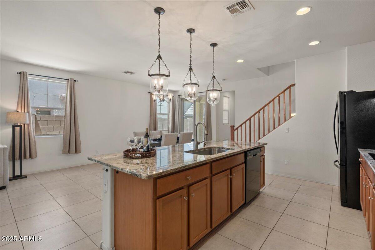 516 North Ranger Trail Gilbert, AZ 85234 - Photo 10 of 34 Kitchen