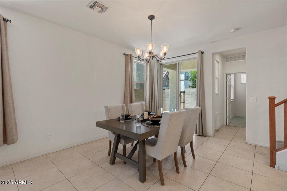 516 North Ranger Trail Gilbert, AZ 85234 - Photo 11 of 34 Dining
