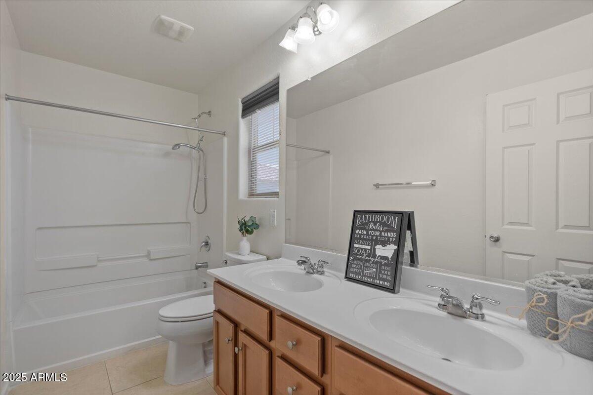 516 North Ranger Trail Gilbert, AZ 85234 - Photo 26 of 34 Upstairs Full bath