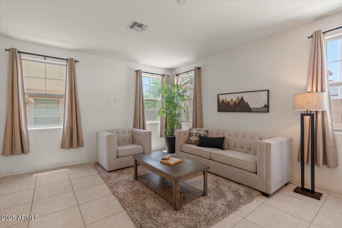 516 North Ranger Trail Gilbert, AZ 85234 - Photo 4 of 34 Living Room