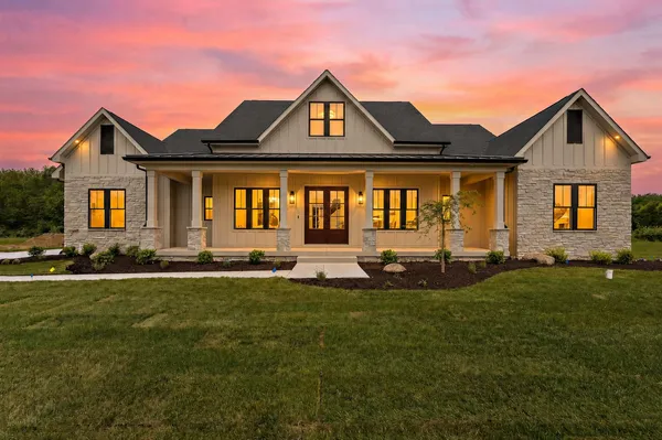 $1,089,000 | 493 Stonebridge Parkway, Valparaiso, IN 46383
