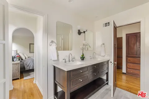 a en suite bathroom with a double vanity sink and a mirror