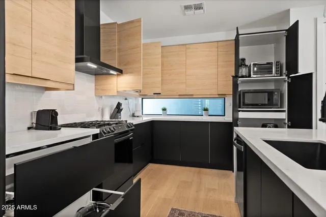 a close view of sink