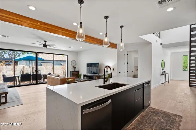 $6,800 | 220 West Monterosa Street, Phoenix, AZ 85013