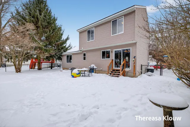 $399,900 | 15158 Briarwood Street, Grand Haven, MI 49417