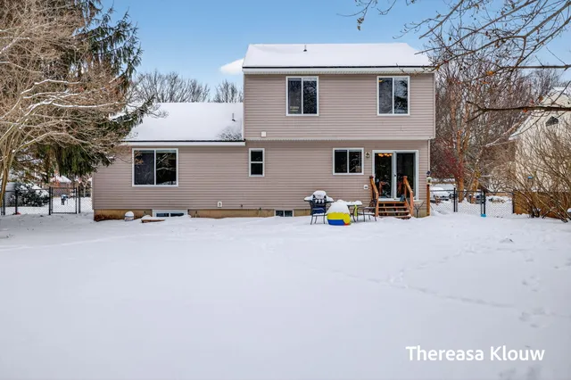 $399,900 | 15158 Briarwood Street, Grand Haven, MI 49417