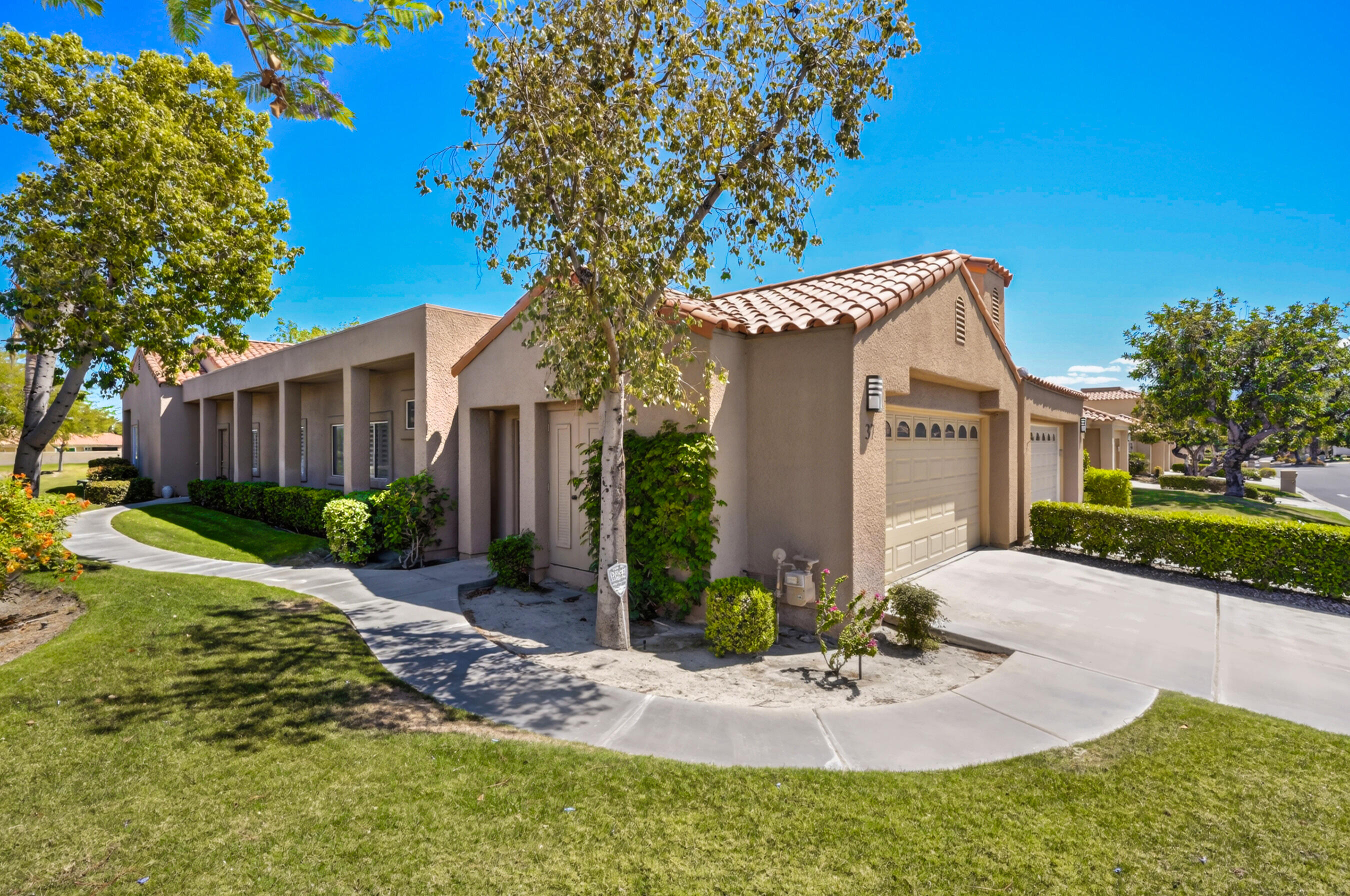 37 Colonial Drive Rancho Mirage, CA 92270 - Photo 2 of 27 37-colonial-drive-024