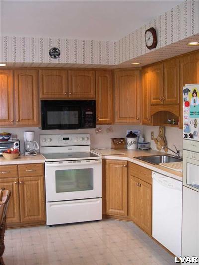 4017 Blacksmith Road New Tripoli, PA 18066 - Photo 9 of 12 NEW UPDATED KITCHEN W/SMOOTHTOP RANGE.