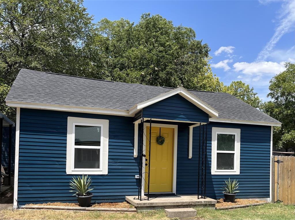315 Hobson Street Weatherford, TX 76086 - Photo 22 of 24 a front view of a house with garden